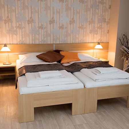 Hotel Imos Břeclav 外观 照片