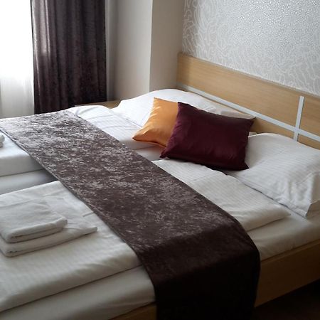 Hotel Imos Břeclav 外观 照片
