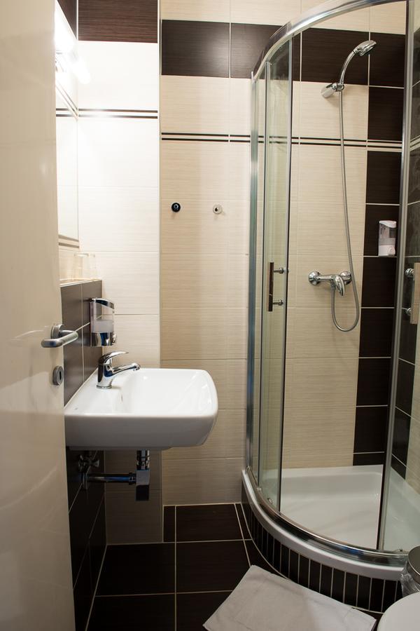 Hotel Imos Břeclav 外观 照片